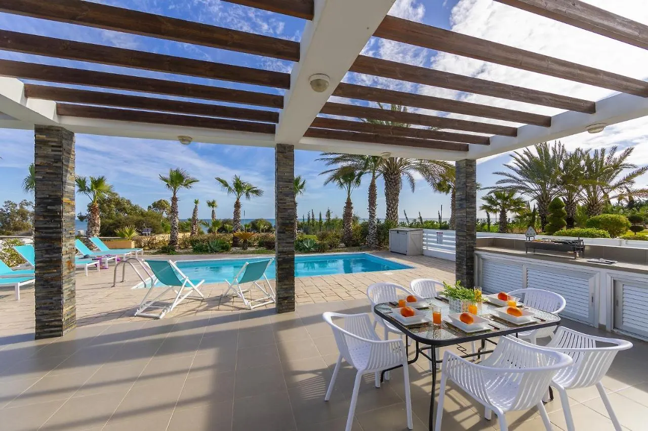 Faros Beachfront Villa Bahçalar