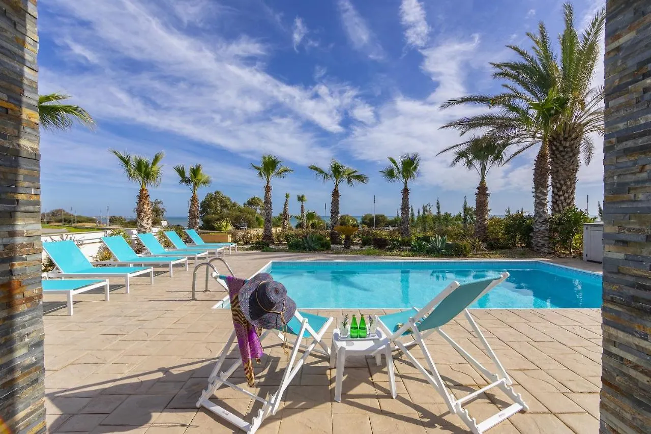 Faros Beachfront Villa Bahçalar